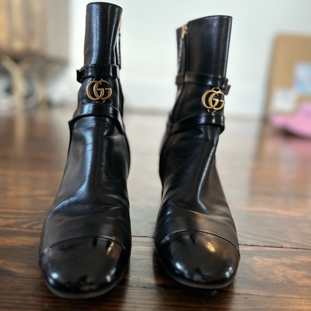 excellent condition gucci boots
